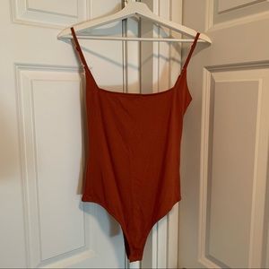 NWOT Lulu’s Rust Ribbed Bodysuit - Size Small